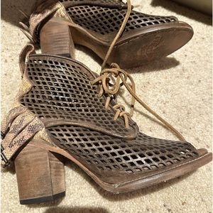 Freebird Benni Size 9 Like New